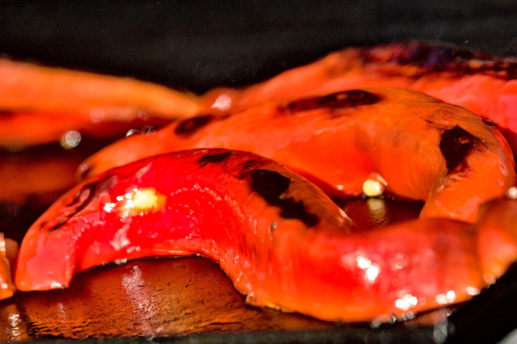 Røde peberfrugter på plancha.