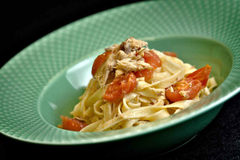 Read more about the article Frisk pasta med røget makrel og cherrytomater
