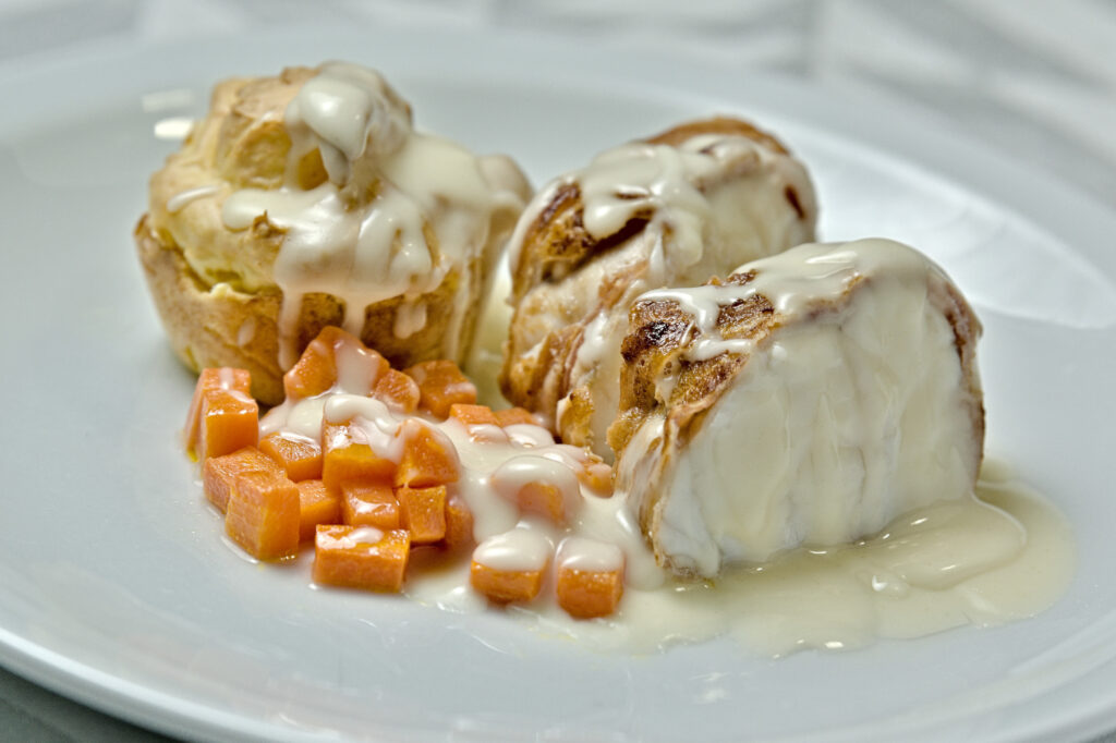 Filet af havtaske pakket i bacon