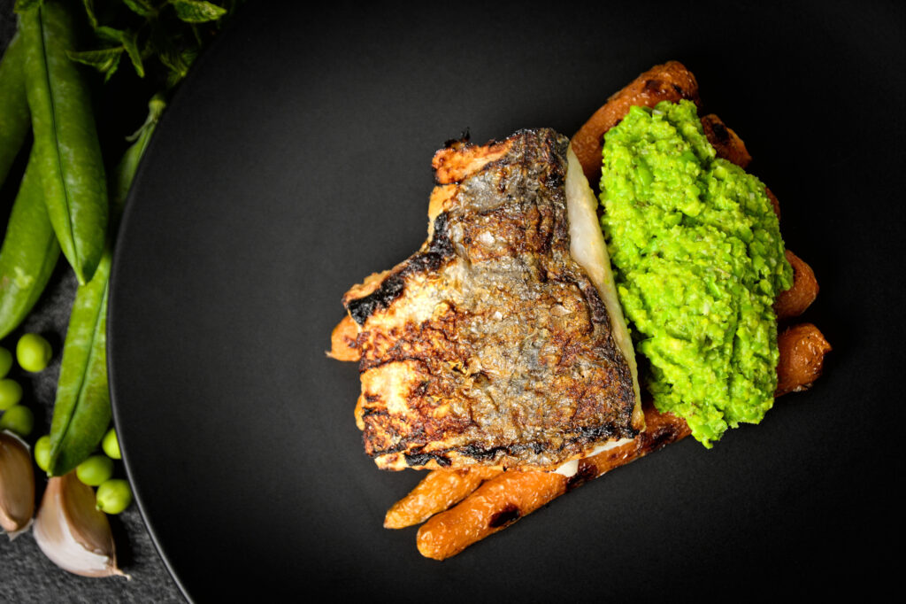 Grillet filet af kulmule med gulerødder og ærtepuré