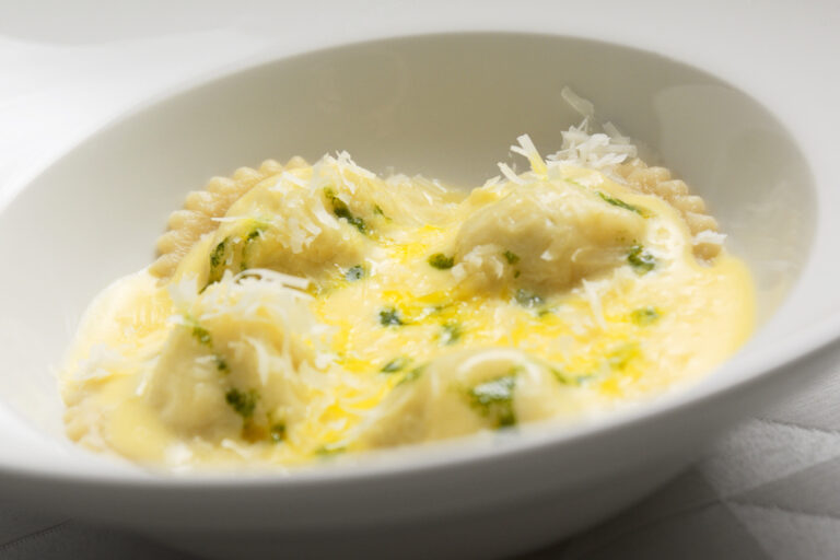 Read more about the article Ravioli med jomfruhummer i cremet flødesauce