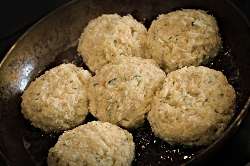 Stegning af fiskefrikadeller