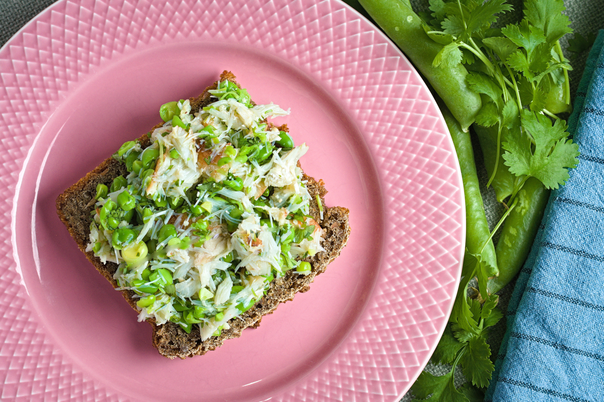 You are currently viewing Krabbesalat med ærter og koriander